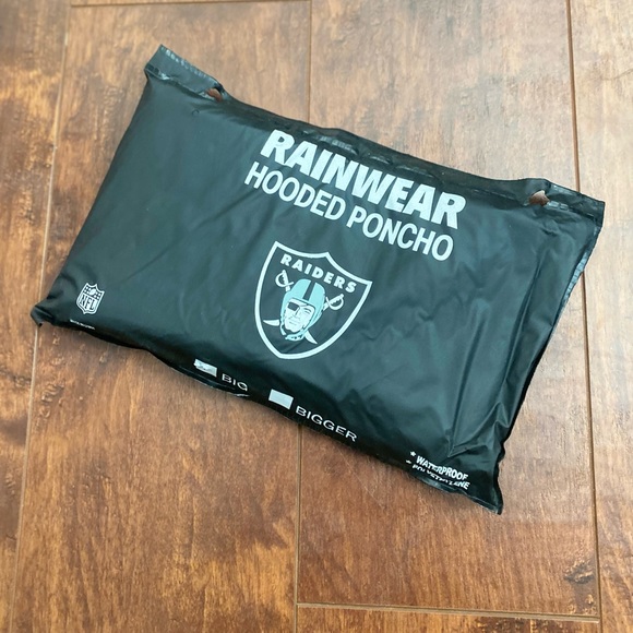Raiders Hooded Poncho NWOT - Picture 1 of 2